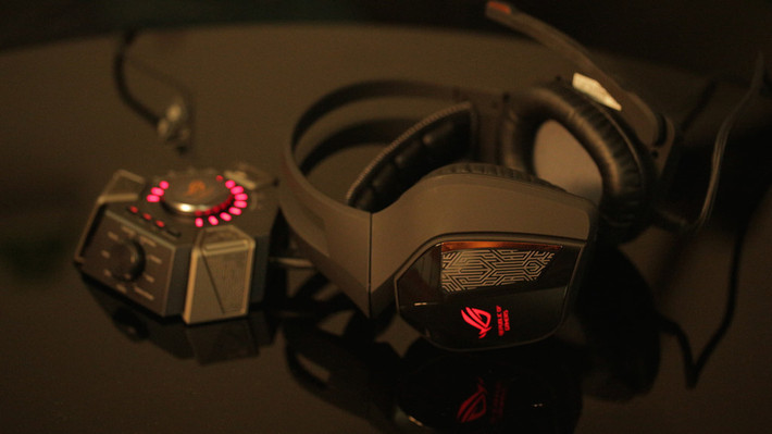 Asus ROG Centurion (6,68 triệu đồng): ROG Centurion sử dụng 10 củ loa cùng chế độ âm thanh vòm 7.1, cho phép các game thủ nhận biết được từng sự thay đổi dù là nhỏ nhất trong game. Centurion có bộ điều chỉnh rời riêng biệt, kết nối bằng cổng USB, bên trong là bộ amplifier ESS 9601 giúp nâng cao chất lượng âm thanh. Thiết bị còn có phần mềm quản lý âm thanh cho phép người dùng dễ dàng điều chỉnh tất cả các tính năng như EQ hay chế độ âm thanh vòm 7.1.