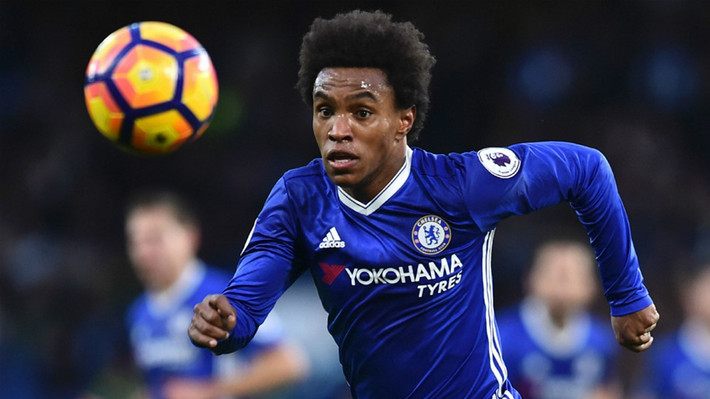 4. Willian/Chelsea (29 tuổi): Cựu ngôi sao Shakhtar Donetsk từng nhiều lần cứu nguy cho Chelsea bằng những pha đá phạt tuyệt đỉnh khi đội bóng lâm vào khủng hoảng. Tuy nhiên, anh đã đánh mất vị trí chính thức vào tay Pedro kể từ ngày huấn luyện viên Conte lên nắm quyền. Nhiều tin đồn cho rằng Willian sẽ chia tay The Blues để về dưới trướng Mourinho. Tròn 30 tuổi vào ngày 9/8/2018.