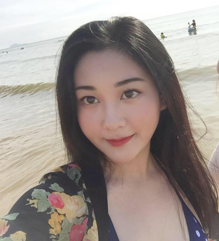 Đoạn clip chỉ kéo dài hơn 20 giây thôi nhưng cũng đủ làm toát lên gương mặt xinh đẹp với nụ cười tươi cùng thân hình “bốc lửa”, trắng nuột nà của của cô gái được mệnh danh là " hot girl bikini".