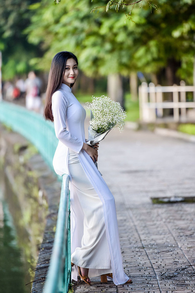 Mỹ nhân trường Báo cũng quan niệm rằng, sắc đẹp của người phụ nữ là thứ quý giá nhất được thượng đế ban tặng. Vì vậy, phụ nữ càng phải yêu thương bản thân, làm cho mình đẹp và khỏe khoắn lên mỗi ngày. Điều đó cũng đồng nghĩa với việc sẽ có thêm nhiều cơ hội hơn trong cuộc sống cũng như công việc.
