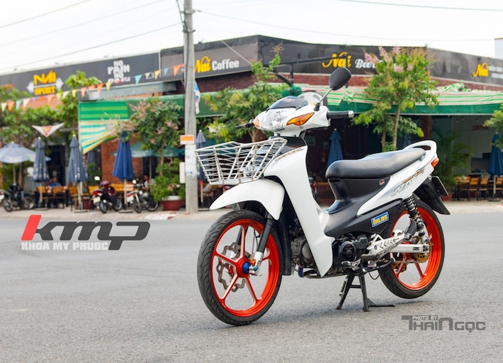 Do hãng xe máy Honda hiện đã "khai tử" Super Dream 110 tại Việt Nam nên hiện tại, dòng xe số phổ thông có giá rẻ nhất là Honda Wave Alpha. Kể từ năm 2002 tới nay, Wave Alpha đã "kế thừa" truyền thống của Wave Thái và trở thành phương tiện đi lại của rất nhiều gia đình và người sử dụng tại Việt Nam.