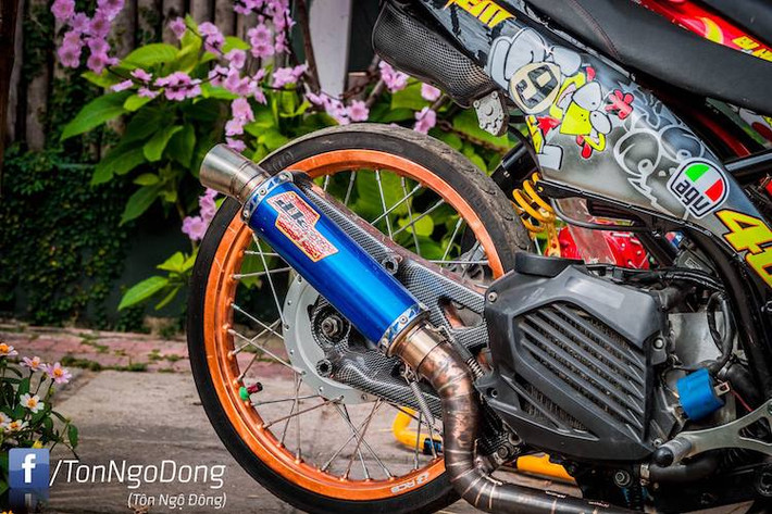 Để chiếc Luvias có thể đạt tốc lực "khủng", khối động cơ của xe đã được thay đổi hoàn toàn với đầu xi-lanh Colis 4 van, cam cò Jiso, lòng xi-lanh CNC kèm trái piston nén 74 mm, chế hòa khí họng nắp chao 35 mm kèm lọc gió YCS, bộ nồi trước sau YCS và pô DK Racing.