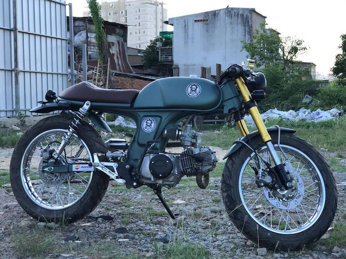 Khối động cơ nguyên bản của Honda 67 vốn chỉ có dung tích 50 cc. Tuy nhiên trên bản độ dành cho Nguyễn Đại Đồng, Tự Thanh Đa đã độ lại toàn bộ máy của xe với dung tích lên tới 125 cc, đồng thời trang bị chế hòa khí mới và lọc gió độ.