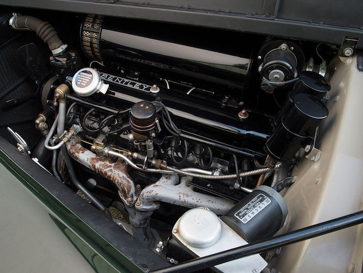 Cung cấp sức mạnh cho R-Type Continental là động cơ 4.6l 6 xi-lanh thẳng hàng nạp khí tự nhiên đã được cải tiến từ phiên bản thường với chế hòa khí, cổ hút và cổ pô mới. Ngoài ra, hộp số sàn 4 cấp dẫn động cầu sau của xe cũng có tỉ số truyền thay đổi. Với trọng lượng 1700 kg, chiếc xe có thể đạt tốc độ tối đa 190 km/h.