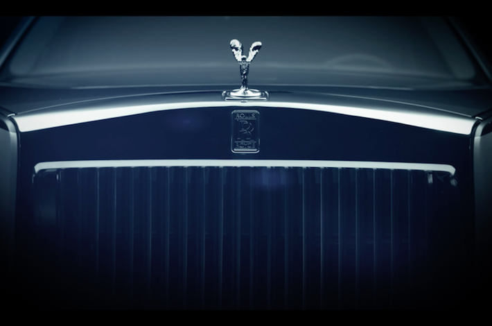 Vào ngày 1/6/2017, hãng xe siêu sang Rolls-Royce đã chính thức công bố những bức hình hé lộ về mẫu xe siêu sang Rolls-Royce Phantom 2018 thế hệ mới, đồng thời "chốt lịch" ra mắt chiếc xe. Tuy nhiên mới đây, phiên bản thử nghiệm của Phantom mới đã bị lộ ra ở Trung Quốc, khiến nhiều thông tin chi tiết về chiếc xe không còn là bí ẩn.