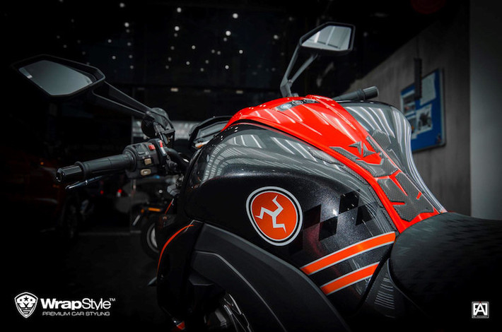 Chiếc Z1000 này là thế hệ mới nhất của dòng xe máy nhà Kawasaki, ra mắt lần đầu hồi cuối năm 2013. Đây cũng là một trong những mẫu xe naked bike 1.000 phân khối được ưa chuộng tại Việt Nam.