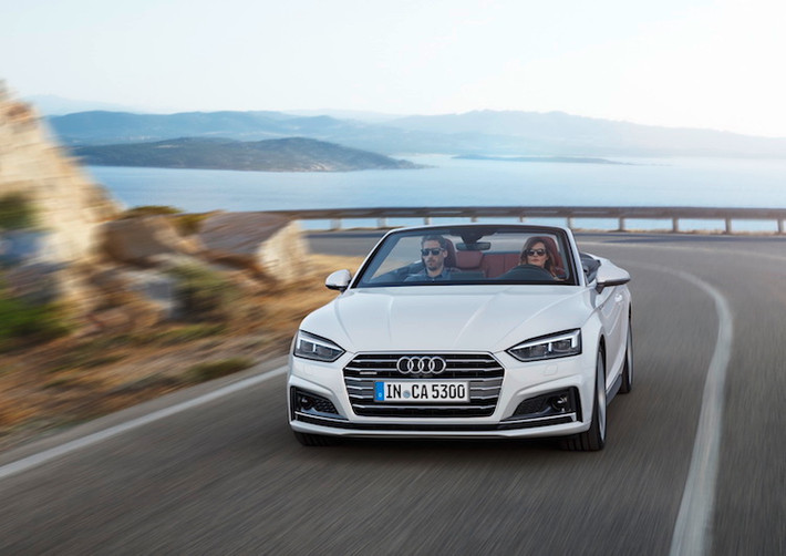 Dựa trên cơ sở nền tảng chassis MLB Evolution chung với A4, A5 Cabriolet luôn được coi là phiên bản mui trần của dòng sedan A4. Tuy nhiên với Audi A5 Cabriolet thế hệ mới, cũng giống như A5 Coupe, Audi đã thiết kế chiếc xe để khiến nó tạo ấn tượng mạnh hơn, khác biệt hơn so với chiếc A4.