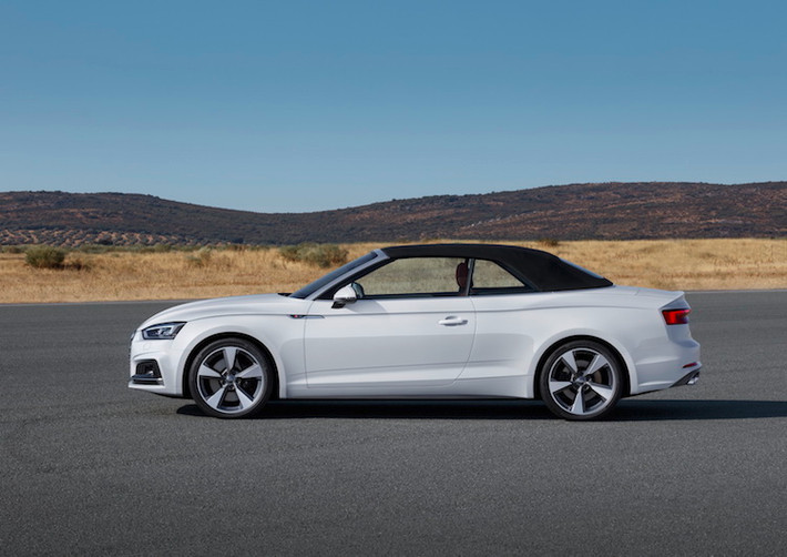 Kiểu dáng thân xe của A5 Cabriolet thế hệ mới trông có vẻ không khác biệt nhiều so với phiên bản cũ. Tuy nhiên trên thực tế, thân xe đã được tối ưu hóa khí động học để đạt hệ số cản không khí cực thấp 0.25 cd. Bên cạnh đó, với những vật liệu mới, chiếc xe cũng nhẹ hơn tới 40 kg so với thế hệ cũ.