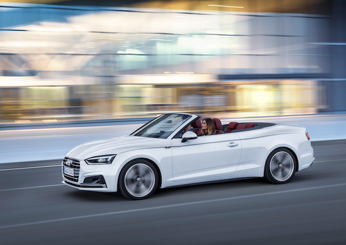 Tại Mỹ, Audi A5 Cabriolet sẽ được bán với 2 phiên bản động cơ xăng. Trong đó, phiên bản cơ bản sẽ được trang bị động cơ 4 xi-lanh tăng áp 2.0l với công suất tối đa 252 mã lực và mô-men xoắn cực đại 370 Nm, kết hợp với hộp số tự động ly hợp kép 7 cấp S-Tronic và hệ dẫn động 4 bánh quattro.