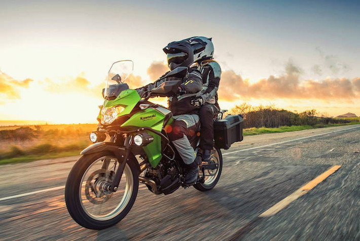 Tương tự như Z300 hay Ninja 300, Versys-X 300 được trang bị động cơ 2 xi-lanh thẳng hàng DOHC, làm mát bằng chất lỏng với dung tích 296 cc và có hỗ trợ côn chống khóa bánh khi dồn số gấp (slipper clutch). Công suất động cơ dự đoán của xe là 38 mã lực.