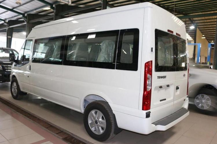 Cụ thể, chất lượng cao su giảm chấn của puli trục khuỷu có vấn đề, không đáp ứng đủ tiêu chuẩn kỹ thuật gây ra tiếng ồn khi vận hành. Là mẫu xe Ford đầu tiên được lắp ráp ở nước ta từ 20 năm trước, hiện tại Ford Transit cũng đang là dòng xe khách bán chạy nhất Việt Nam. Trước đây, đối thủ trực tiếp của chiếc xe là Mercedes Sprinter nhưng hiện Mercedes đã ngừng sản xuất dòng xe này.