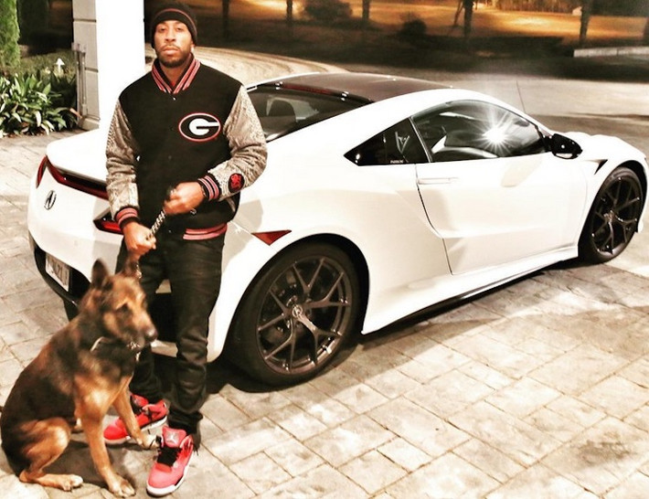 Không biết có phải vì lý do này nên chiếc siêu xe mới nhất được Ludacris lựa chọn là Acura NSX, hay anh chỉ đơn thuần "thích thì mua" chiếc xe. Tuy nhiên, có một điều chắc chắn rằng Ludacris là một trong những ngôi sao đầu tiên tại Mỹ sở hữu siêu xe này - 6 tháng sau khi chiếc xe đầu tiên rời dây chuyền sản xuất.