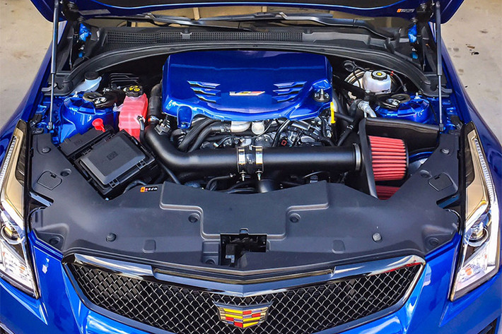 Các yêu thích chiếc Cadillac ATS-V sedan 2018 đặc biệt này và muốn sở hữu nó với mức giá rẻ hơn có thể đặt hàng ATS-V phiên bản thông thường với tùy chọn màu sơn xanh dương (Vector Blue). Bên cạnh phiên bản sedan, ATS-V còn có thêm một phiên bản coupé 2+2.