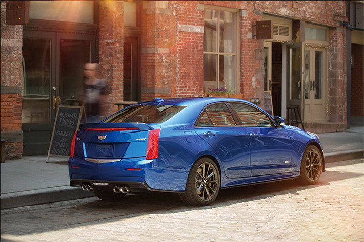 Tại thị trường Nhật Bản, mẫu xe sedan hiệu suất cao ATS-V Vector Blue Edition đặc biệt này chỉ có đúng 5 chiếc được Cadillac bán ra với mức giá 10.225.000 yên (tương đương với 103.000 USD - khoảng 2,3 tỷ đồng).