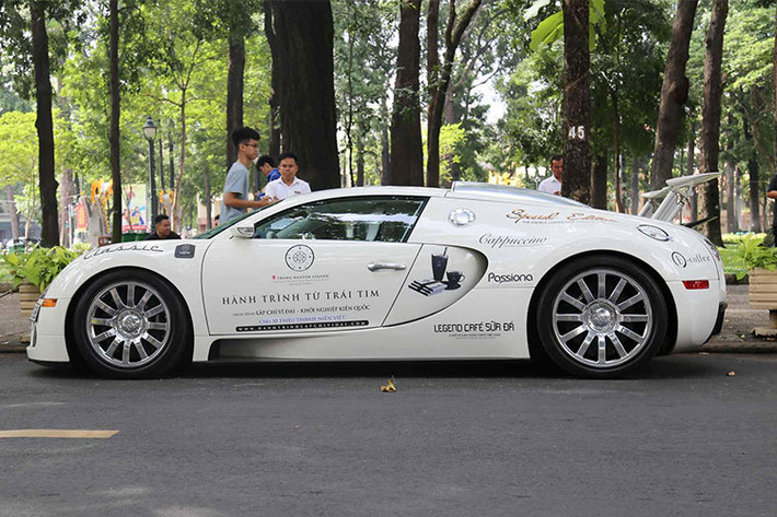 Những thông số ấn tượng về tốc độ của Bugatti Veyron là điều khiến không ít người nổi tiếng trên thế giới sẵn sàng bỏ ra số tiền lớn để sở hữu - chính vì vậy ngoài mức giá siêu đắt để sở hữu nó, ngay cả khi sở hữu và vận hành nó cũng là những khoản chi phí không hề nhỏ.