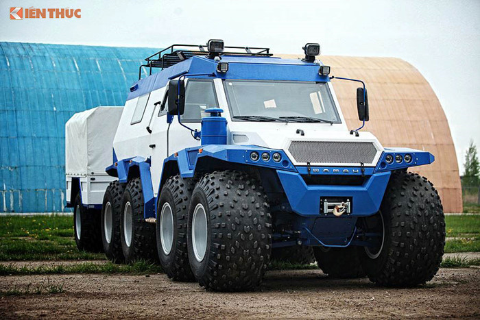 Siêu xe địa hình Shaman thuộc dòng ATV 8 bánh cỡ lớn "hàng khủng", đây là sản phẩm của LLC Avtoros - một công ty có trụ sở ở Moscow, chuyên sản xuất xe địa hình và các loại lốp áp suất thấp chuyên dụng.