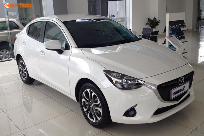 Tại một số đại lý của Mazda ở Hà Nội, mức giá bán xe Mazda2 cũng đã giảm từ 6 và 21 triệu đồng tương ứng với phiên bản hatchback và sedan.