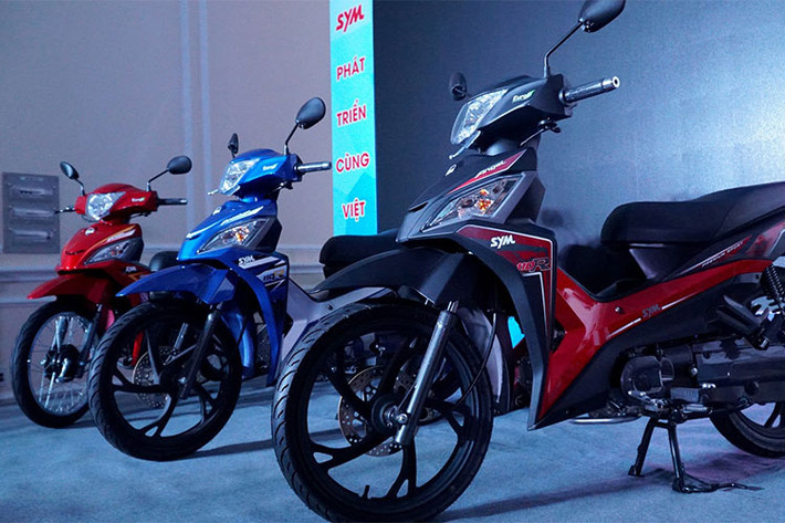 Trước đây Angel, dòng xe số 80 phân khối được xem là đầu tiên của SYM khai thác thị trường Việt Nam và nhận được sự đón nhận lớn của người tiêu dùng. Hơn một thập kỷ trôi qua dòng xe này trở lại ra mắt thị trường Việt nam với nhiều cải tiến cả về mặt hình thức lẫn động cơ.