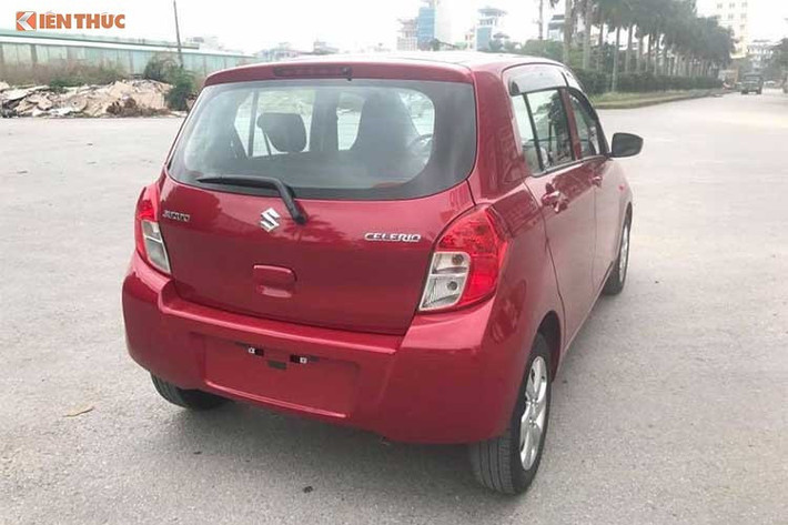 Với phiên bản số tự động có giá 359 triệu đồng - theo nhiều người tiêu dùng đánh giá; nếu tính ra so với hai đối thủ là Kia Morning và Hyundai Grand i10 thì Celerio cũng không hề rẻ, bởi nếu nhìn vào hiệu năng và trang bị cũng như một số tuỳ chọn chắc chắn nhiều người dùng sẽ phải suy nghĩ khi "xuống tiền".