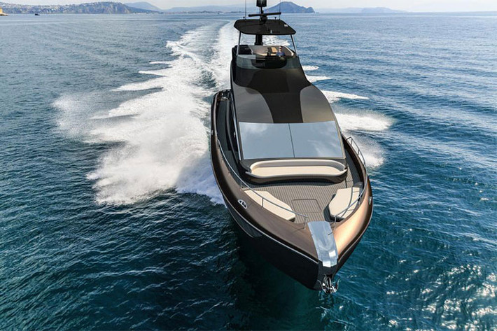 Được biết, để đáp ứng được đủ tiêu chuẩn, du thuyền Lexus LY650 có chiều dài lên tới 19,96 m và chiều rộng 5,72 m. Lexus LY650 được chế tạo bởi hãng đóng tàu Marquis-Larson Boat Group với nhiều kinh nghiệm trong việc cá nhân hoá các đường nét của những chiếc du thuyền.