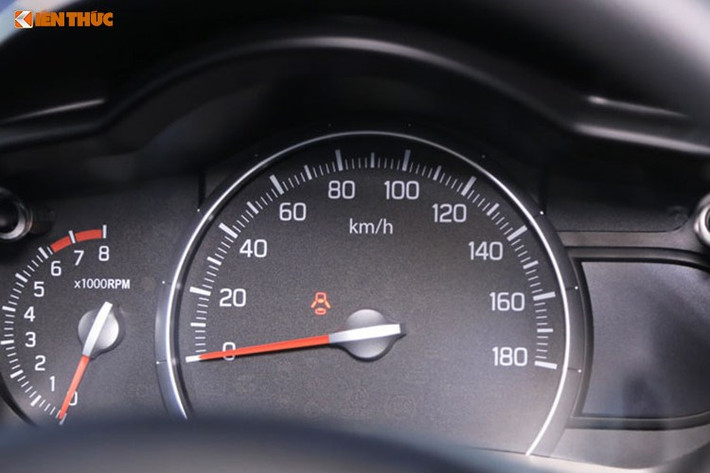 Thất bại của Suzuki tại Việt Nam còn được lý giải bởi những lý do. Thứ nhất, hãng vẫn còn chưa tập trung đẩy mạnh việc quảng bá những chiếc xe "ngon, bổ, rẻ" của mình đi đúng hướng - đa số khách hàng tiềm năng ít có cơ hội tiếp cận. Có thể thấy các chiến dịch quảng cáo, lái thử xe được công bố rộng rãi của Suzuki chưa thật sự hướng đến người tiêu dùng.
