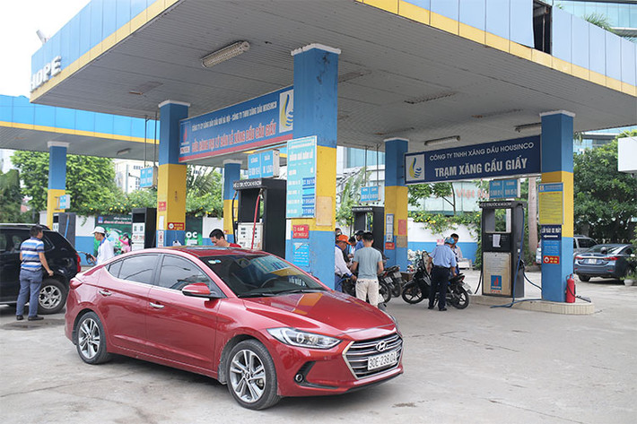 Hyundai Accent Drive Style 2018 – The Amazing Race là cuộc đua kì thú nhưng cũng không kém phần “kì quái” của Hyundai cho giới phóng viên. Kì quái là bởi nó phá bỏ những lộ trình test xe thông thường với công việc nhàm chán mà bắt những người trải nghiệm vừa phải chạy đua với thời gian, vừa phải lo làm sao cho chiếc xe Hyundai Accent tiết kiệm nhất mà vẫn phải thực hiện những nhiệm vụ được đề ra.