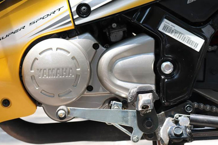 Điểm khiến những chiếc Yamaha 125 ZR trở nên hấp dẫn đối với dân chơi xe máy ở các nước Đông Nam Á - đó là khối động cơ 2 kỳ, xi-lanh đơn, làm mát bằng gió có công suất cực mạnh lên tới 17,5 ps và mô-men xoắn tới 16,18 Nm dù chỉ có dung tích 125cc.