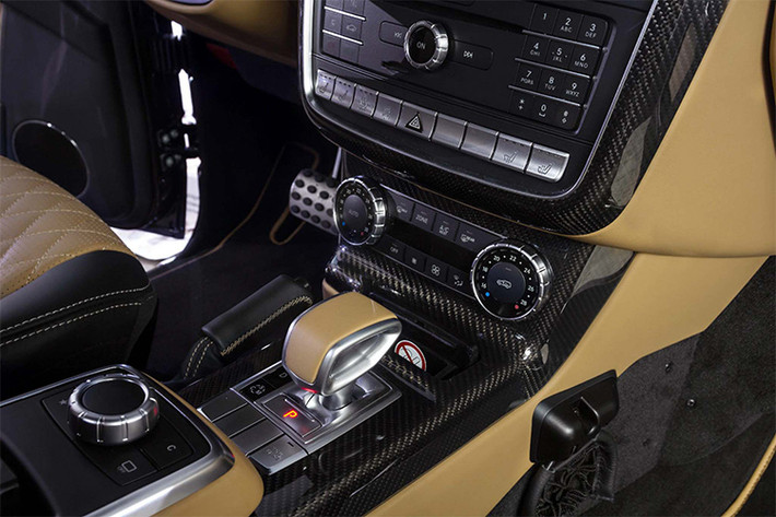 Hệ động lực của Maybach G650 Landaulet là sự kết hợp của G500 4x42 và G65 AMG, khi chiếc xe được trang bị động cơ V12 6.0l tăng áp kép có công suất tối đa 630 mã lực cùng mô-men xoắn cực đại 1000 Nm. Kết hợp với động cơ là hộp số tự động 7 cấp và hệ dẫn động 4 bánh với 3 khóa vi sai.