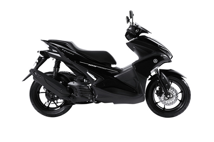Chiếc xe sử dụng cấu hình bánh 14 inch ở cả phía trước và sau giống như đàn anh NVX 155. Trong đó, bánh trước của xe sử dụng lốp 110/80/14, phanh đĩa đơn trước đường kính 230mm (không được trang bị hệ thống chống bó cứng ABS). Giảm sóc trước, sau dạng giảm chấn thuỷ lực.