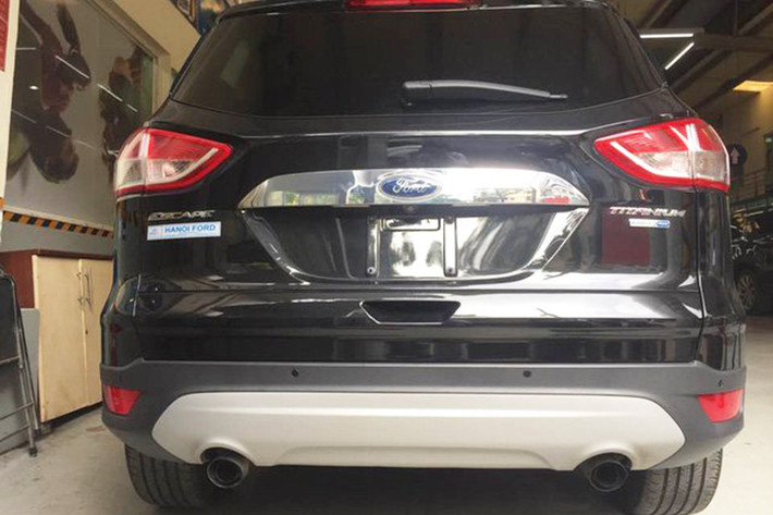 Nằm cùng phân khúc với Honda CR-V và Mazda CX-5, Ford Escape thế hệ mới có kích thước dài 4.525 mm, rộng 1.838 mm và cao 1.702 mm. Chiều dài cơ sở của xe là 2.690 mm. Các thông số này là tương đương với các đối thủ Ford Escape đang được bán ra thị trường hiện nay.