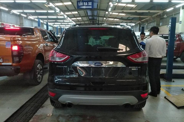 Hiện tại, Ford Việt Nam vẫn chưa tiết lộ thêm bất kỳ thông tin nào về việc mẫu xe Escape 2017 hoàn toàn mới có được phân phối chính hãng tại Việt Nam hay không bởi mẫu xe SUV 5 chỗ này hiện đã ngừng bán.