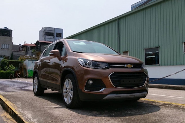 Chevrolet Trax tại Việt Nam được cung cấp bởi khối động cơ 1.4l ECOTEC tăng áp 4 xi-lanh, đem tới công suất tối đa 140 mã lực và mô-men xoắn 200 Nm. Đi kèm với động cơ là hệ thống dẫn động cầu trước, hộp số 6 cấp và hệ thống giữ ga tự động Cruise Control. Khi mới ra mắt, mẫu xe này có giá bán 769 triệu đồng.