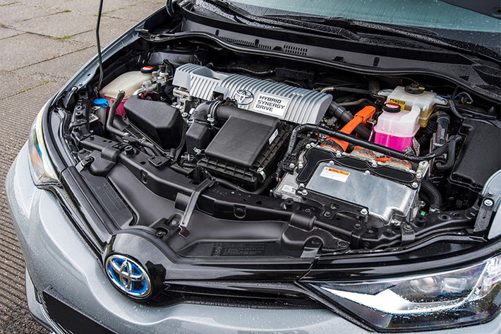 Auris 2018 mới cũng là mẫu xe đầu tiên của hãng xe ôtô Toyota được bán ra với 2 lựa chọn phiên bản hệ động lực xăng – điện hybrid. Trong đó, phiên bản đầu tiên được trang bị động cơ hybrid 2.0l mạnh 178 mã lực sẽ có chế độ lái thể thao “energized drive” và lẫy chuyển số trên vô-lăng.