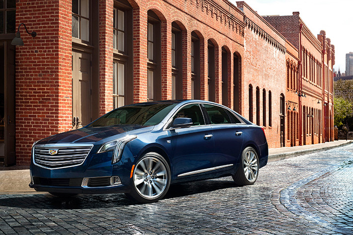 Những thay đổi trong thiết kế của mẫu sedan hạng sang Cadillac XTS 2018 mới không khác nhiều, nó chỉ chủ yếu tập trung vào đầu, đuôi xe, hệ thống đèn và bộ vành la-zăng. Mục đích của những thay đổi này là giúp XTS 2018 có thiết kế đồng nhất với các mẫu xe Cadillac đời mới khác.