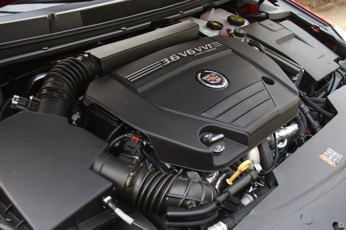 Sức mạnh của phiên bản Cadillac XTS 2018 tiêu chuẩn bắt nguồn từ động cơ xăng V6, dung tích 3,6 lít với công suất tối đa 304 mã lực và mô-men xoắn cực đại 355 Nm. Động cơ kết hợp với hộp số tự động 6 cấp.