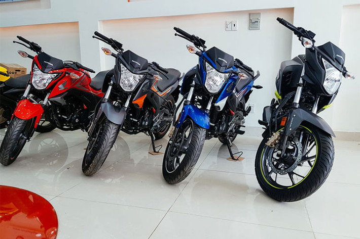 Yamaha FZS v2 giá 75 triệu đồng, Xe sở hữu thiết kế hầm hố và hiện đại hơn chiếc FZ16 và FZS , mẫu xe đã được đánh giá là chiếc môtô cỡ nhỏ phù hợp với đường xá tại Việt Nam, nhờ được trang bị hẹ thông phun xăng điện tử mới mức tiêu hao nhiên liệu của xe chỉ khoảng 42 km/lít.