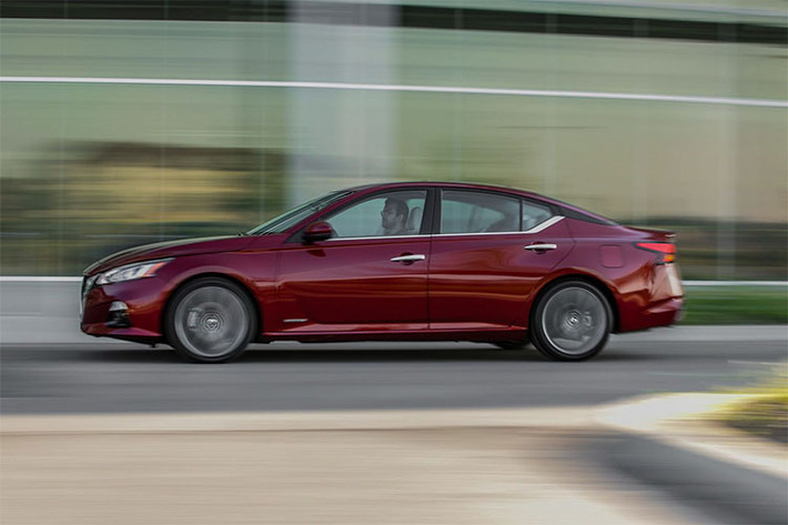 Về thiết kế, Nissan Altim Edition ONE 2019 được lấy cảm hứng từ mẫu từ phiên bản Altima Platinum VC-Turbo từng ra mắt trước đây. Tuy nhiên có một vài chi tiết được cải tiến mới khác biệt và cao cấp hơn.