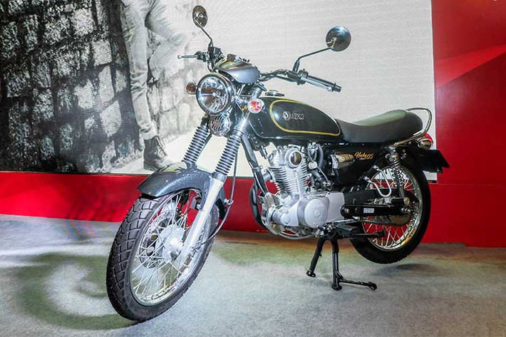 Hãng xe máy SYM tại Việt Nam vừa chính thức ra mắt mẫu xe môtô SYM Husky 125 Classic côn tay mang kiểu dáng cổ điển. Trước đó, trong khuôn khổ Triển lãm Mô tô Xe máy Việt Nam 2017 diễn ra vào tháng 5/2017, mẫu xe côn tay này từng xuất hiện, nhưng với tên gọi Wolf 125.