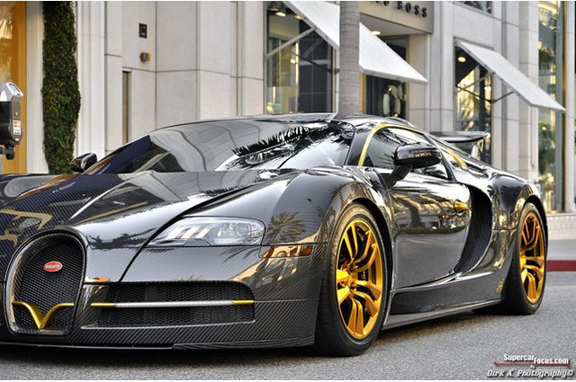 Siêu xe Bugatti Veyron đình đám một thời hiện đã bị ngừng sản xuất để nhường cho "đàn em" Chiron. Tuy nhiên vừa qua, một thông tin rao bán xuất hiện trên trang Dupont Registry cho biết chiếc siêu xe Bugatti Veyron Mansory Linea Vincero độc nhất vô nhị hiện đang tìm chủ nhân mới.