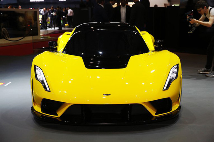 Siêu xe Venom F5 mới của Hennessy đã từng được công bố tại SEMA vào năm ngoái, mẫu xe hypercar này sẽ được hiện diện tại triển lãm ôtô Geneva Motor Show 2018, qua đó đánh dấu lần ra mắt đầu tiên cuả mình tại thị trường châu Âu. Cụ thể, nó sẽ có màn trình diễn ở Thụy Sĩ từ 06 cho tới 18/03 khi kết thúc sự kiện.