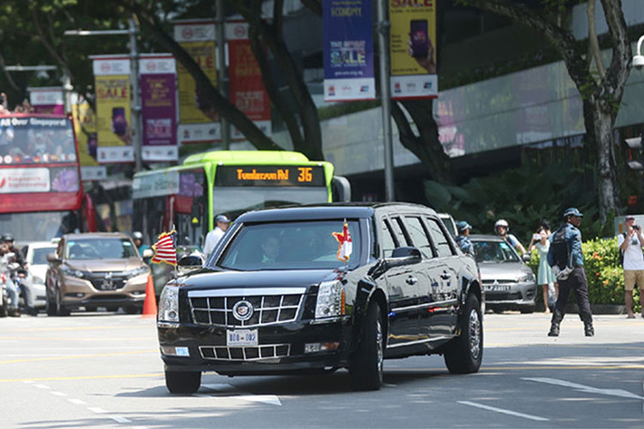 Cadillac One chống đạn dùng cho Tổng thống Mỹ Donald Trump được trang bị siêu động cơ diesel Duramax 6.6 liter, V-8. Xe nặng tới 6.351 kg do bộ giáp được làm bằng thép, nhôm, titan và gốm để có thể chống sức công phá của các thiết bị nổ (IED) và súng phản lực chống tăng RPG.