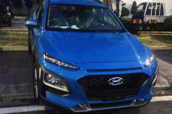 Việc mẫu crossover cỡ B Hyundai Kona 2018 sắp ra mắt Việt Nam dưới dạng xe lắp ráp trong nước đã không còn là bí mật. Những hình ảnh của Kona 2018 trong nhà máy Hyundai Ninh Bình mới xuất hiện trên mạng cách đây không lâu càng chứng tỏ điều này sẽ sớm trở thành sự thật.
