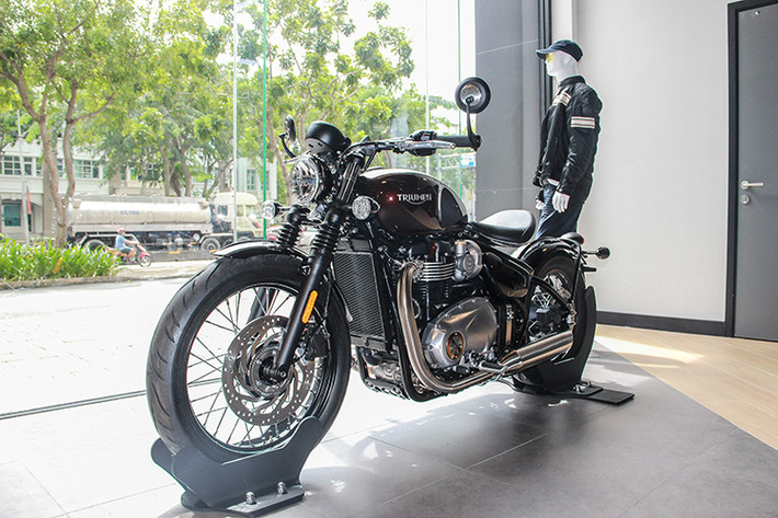 Đó là chưa kể đến một số hãng xe máy lớn như Honda và Piaggio cũng có ý định mang mô tô phân khối lớn vào Việt Nam. Tại triển lãm môtô xe máy diễn ra vào hồi tháng 5/2017 vừa qua, ddại diện Honda Việt nam cũng đã tiết lộ sẽ nhanh chóng nhanh chóng phát triển hệ thống đại lý dành riêng cho dòng xe phân khối lớn của mình tại thị trường môtô Việt.