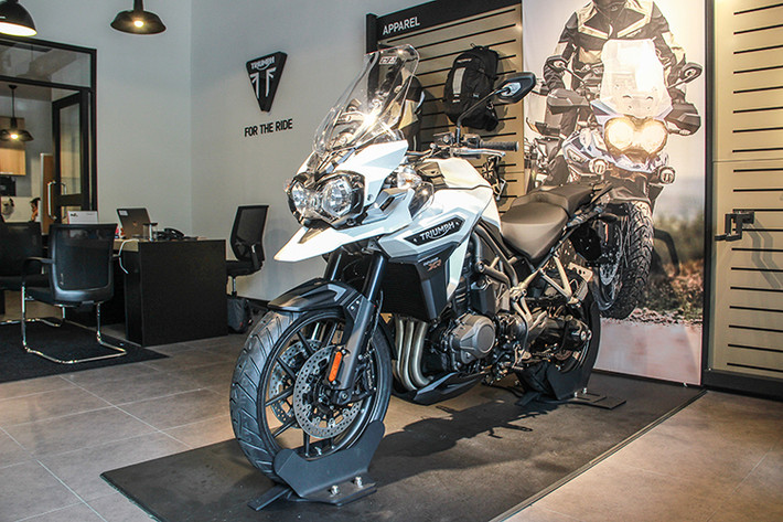 Với sự tham gia của Triumph, thị trường môtô phân khối lớn tại Việt Nam sẽ càng trở nên sôi động và có tính cạnh tranh cao hơn. Trước Triumph, đã có không ít nhãn hiệu mô tô phân khối lớn mở showroom ở Việt Nam như Kawasaki, Ducati, Benelli, Indian, Victory và KTM...