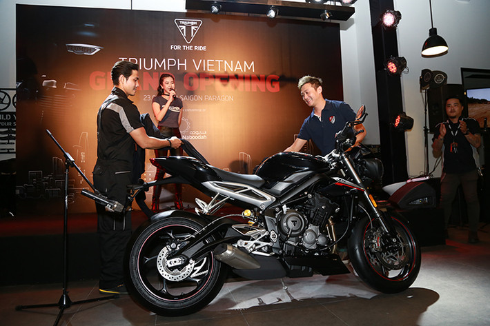 Showroom Triumph tại Việt Nam bày bán khá đa dạng các dòng môtô như: Modern Classic Bonneville, The Roadster và Supersport, nakedbike, adventure, Bobber, Cafe Racer, Scrambler... được trang bị động cơ có dung tích từ 765 đến 1200 phân khối. Động cơ đều được làm mát bằng dung dịch nên giảm thiểu độ nóng khi vận hành trên đường phố.