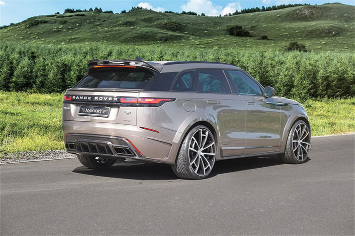 Đội ngũ Mansorry đã bổ sung thêm đủ phụ từng mới cho xe như nắp capô với hốc gió kiểu Jeep SRT làm từ sợi cácbon, tấm cản va thái quá, và bộ khuếch tán gió bằng sợi cácbon ở cả trước lẫn sau. Bộ la-zăng dị là thứ cuối cùng hoàn thiện nốt dáng vẻ xấu xí của mẫu xe này.
