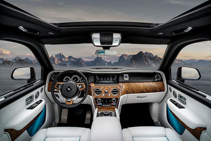 Là một trong những mẫu xe Rolls-Royce được mong chờ nhất, Cullinan 2019 là mẫu SUV đầu tiên của thương hiệu Anh quốc, ra đời để cạnh tranh với những đối thủ như Bentley Bentayga và Range Rover. Xe ra đời từ cơ sở gầm bệ "Architecture of Luxury" hoàn toàn bằng nhôm đã từng lần đầu tiên ra mắt trên Phantom thế hệ mới.