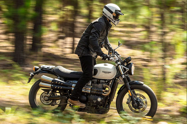 Theo hãng xe máy Triumph đình đám Anh quốc, chiếc xe mang phong cách hoài cổ này sẽ được ra mắt thị trường trong quý I năm 2019. Mức giá Triumph Street Scrambler mới hiện chưa được công bố.