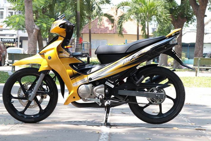 Về thiết kế, Yamaha 125ZR đời 2016 vẫn tiếp tục sở hữu kiểu dáng giống y hệt phiên bản 2015, vốn đã chỉ được thay đổi nhỏ so với những chiếc Z125 từ những năm 2002. Tuy nhiên, Yamaha đã bổ sung thêm cho chiếc xe tùy chọn với màu mới vàng-đen nổi bật hơn. Bên cạnh đó còn có những màu sắc như xanh GP và đỏ-đen đang bán ra thị trường.