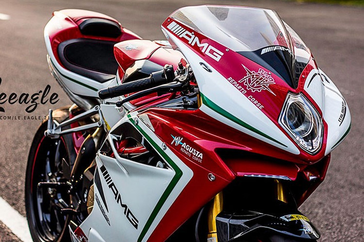 Trong dòng sản phẩm MV Agusta F4 hiện nay, phiên bản RC được coi là một phiên bản "xe đua đường phố", do nó sở hữu thông số kỹ thuật rất gần với chiếc siêu môtô thể thao F4RR từng tham gia thi đấu tại giải World Superbike đình đám Thế giới. Chữ "RC" trong tên gọi của chiếc siêu xe môtô Ý này xuất phát từ Reparto Corse trong tiếng Ý, có nghĩa là bộ phận xe đua chính vì vậy F4 RC không hề kém cạnh bản đua "xịn".